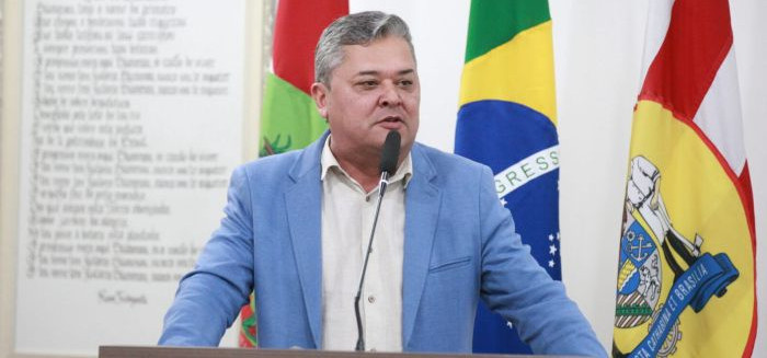 Almir Vieira entrega defesa em processo que pede sua cassação