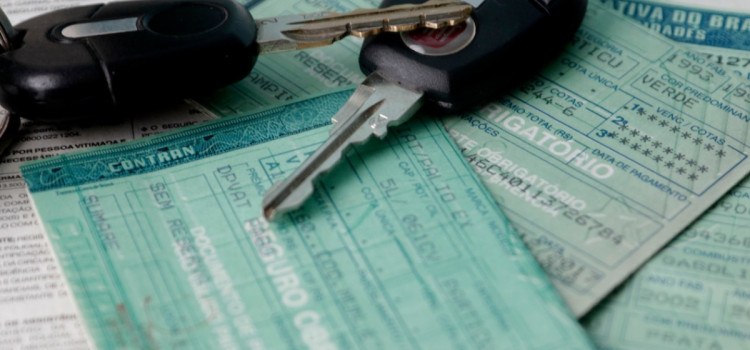 Redução do IPVA: proposta quer limitar gastos de políticos