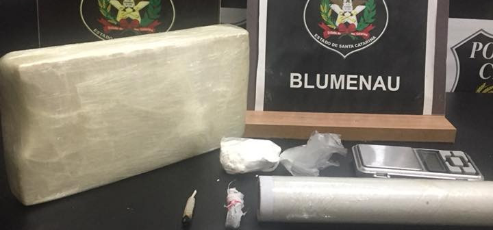 DIC Blumenau apreende 1 kg de cocaína