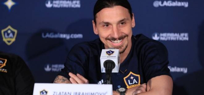 Ibrahimovic volta a afirmar que deveria jogar a Copa do Mundo