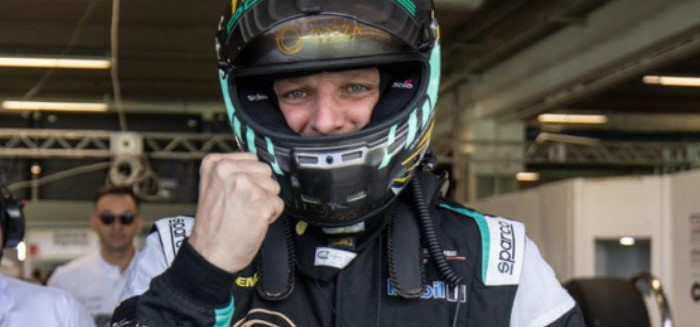 Piloto de Blumenau leva a bandeira da cidade aos pódios da Porsche Cup Brasil