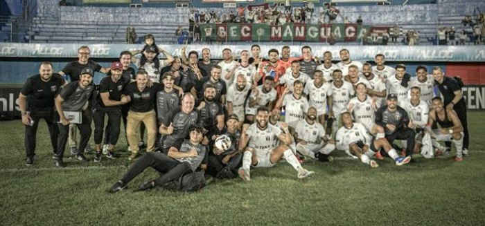 Blumenau mantém liderança invicta e Metropolitano estreia com vitória