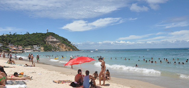 Festa LGBT leva milhares de turistas à Bahia