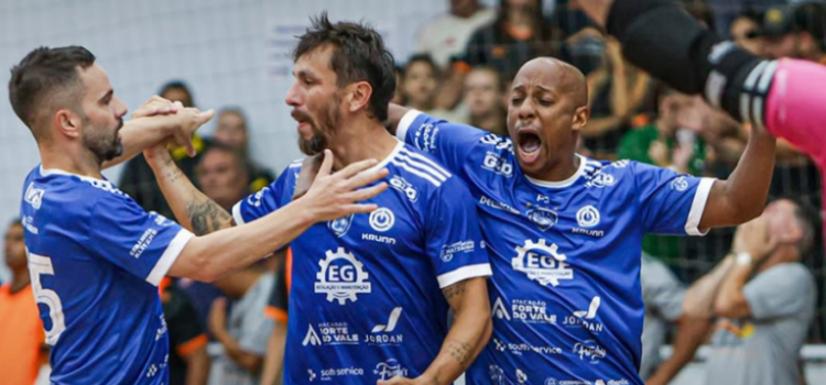 Torneio de Verão: virada e goleada agitam noite em Indaial