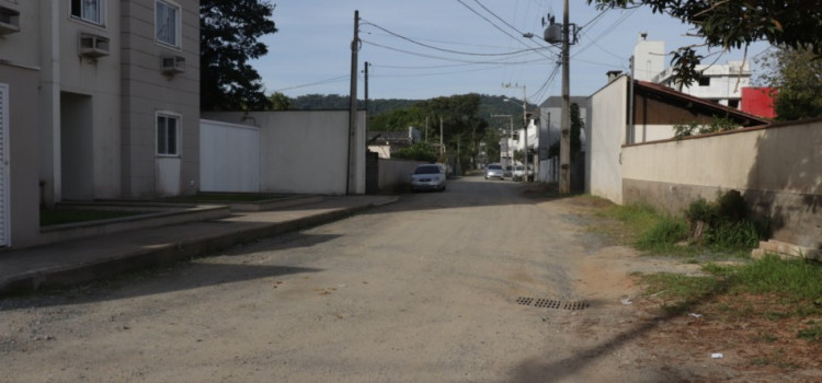 Rua na Itoupava Central recebe pavimentação