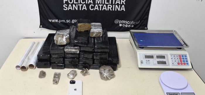 Homem é preso com quase 19 kg de maconha no Salto Weissbach