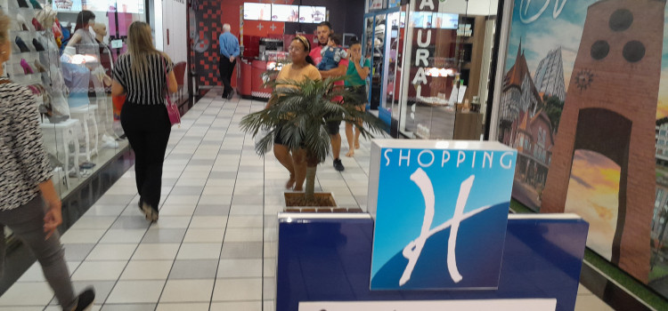 Lojistas reclamam sobre reforma no Shopping H