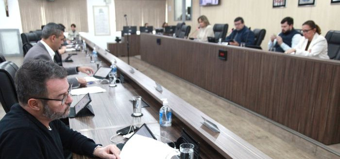 Câmara aprova reajuste salarial e aumento no auxílio de servidores