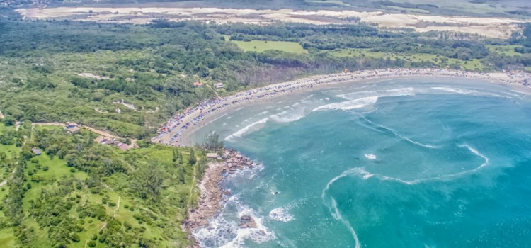 Carnaval Zen: Praia do Rosa é o refúgio catarinense para fugir da folia