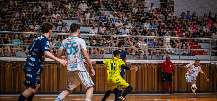 Timbó vence Tubarão Futsal  e está na semifinal do estadual