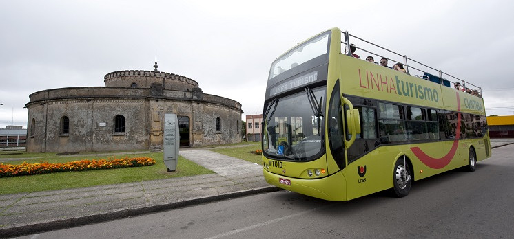 Ônibus panorâmicos para visitação turística