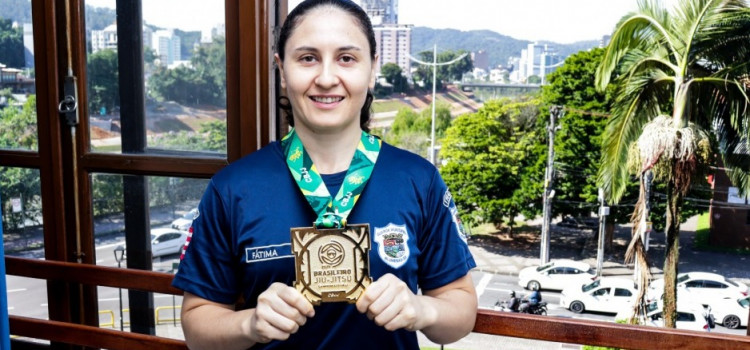 Agente de trânsito de Blumenau é campeã brasileira de jiu-jitsu