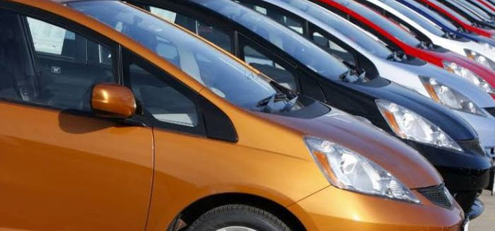 Preto e branco lideram a preferência de carros em SC