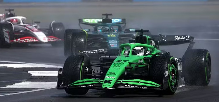 Norris vence prova caótica