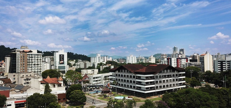 Blumenau é destaque na geração de empregos em SC