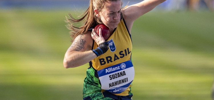 Suzana Nahirnei bate recorde brasileiro no arremesso de peso