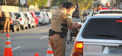 Falta gritante de inteligência culmina na prisão de jovem em blitz