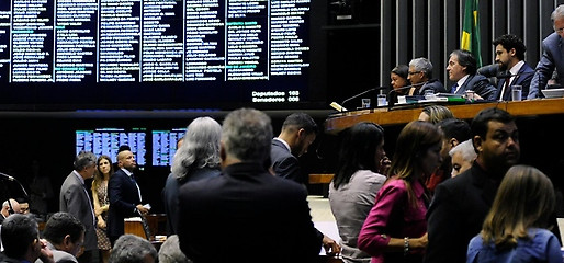 Câmara de Deputados retorna votações após 2° turno