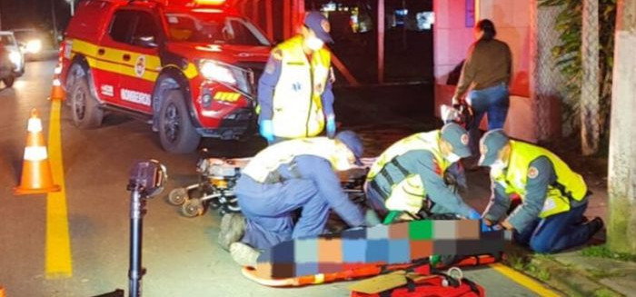Ciclista fica ferido após ser atingido por carro que fugiu