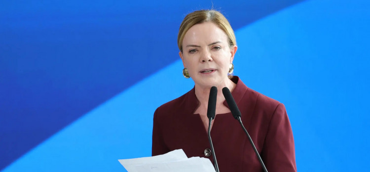 Gleisi Hoffmann confirma disputa ao Senado
