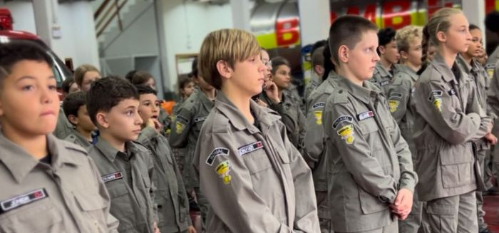Primeira escola bombeiro cívico do Brasil inaugura no Vale do Itajaí