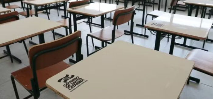 Estudante é atingida no rosto por arma de pressão em escola