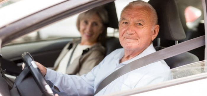 Idosos com mais de 60 anos podem ter isenção de IPI na compra de carros novos