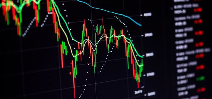 Como a alta do dólar e a queda da Bolsa mexem com o bolso