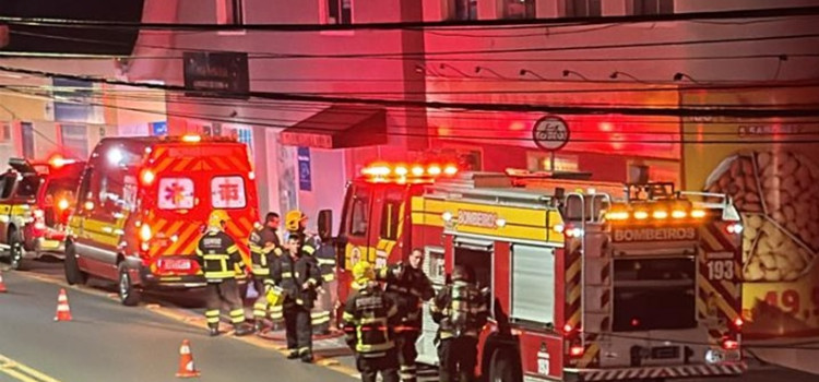 Incêndio atinge fábrica de salgados na Rua João Pessoa