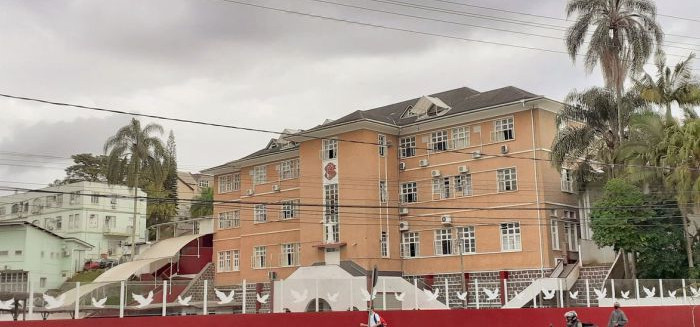 Alunos do Colégio Sagrada Família são acusados de gerar nudes por IA