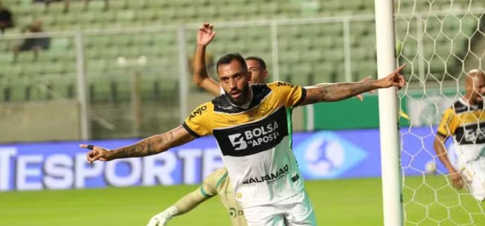 Criciúma vence América-MG fora de casa e encosta no topo da Série B