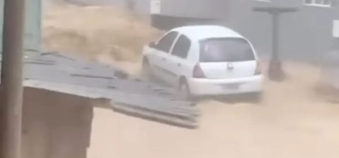 Chuva intensa causa alagamentos e deslizamentos em Blumenau neste domingo