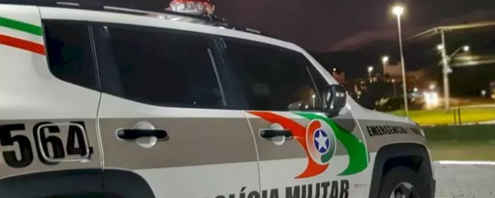 Mulher agride ex-namorada e danifica o carro do atual