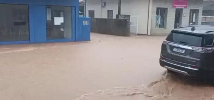 Moradores da rua Progresso cobram solução para alagamentos