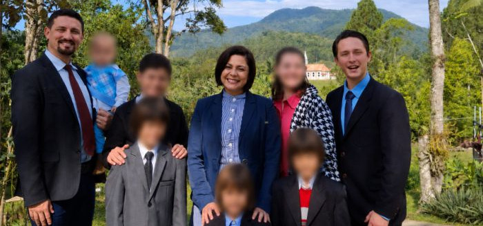 Justiça condena família adepta do homeschooling a matricular os filhos