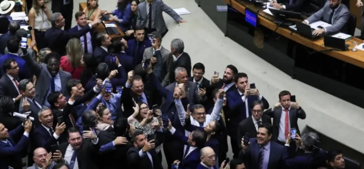 MP do IOF é derrubada na Câmara em derrota para Lula