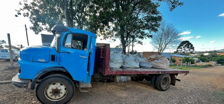 Caminhões com cargas ilegais são apreendidos na fronteira com a Argentina