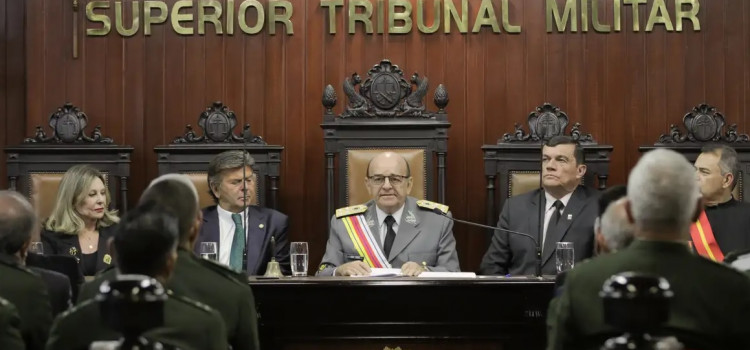 Coronel Armando colhe assinaturas para a PEC da Justiça Militar