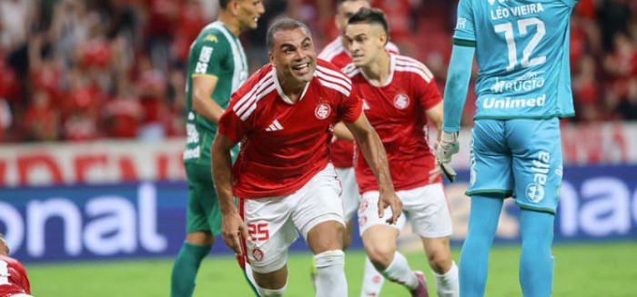 Inter vence Chapecoense e respira fora da zona de rebaixamento