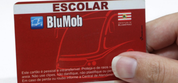 Estudantes podem recarregar cartão Blumod a partir de domingo