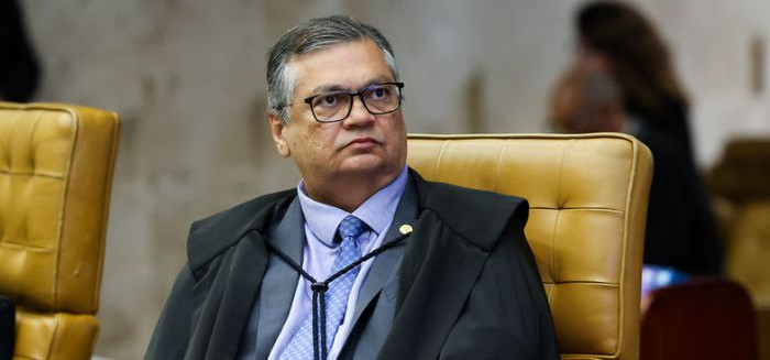 Dino suspende verbas sem previsão legal de servidores em todo o país