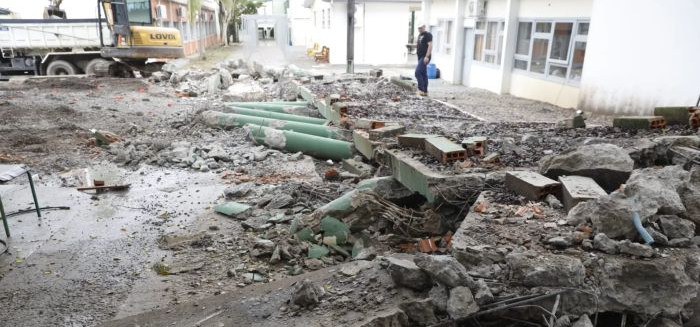 Passarela desaba durante obras de manutenção no Pedro II
