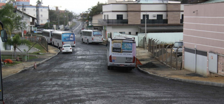 Pavimentação da Rua Joel Bernardes entra em fase final
