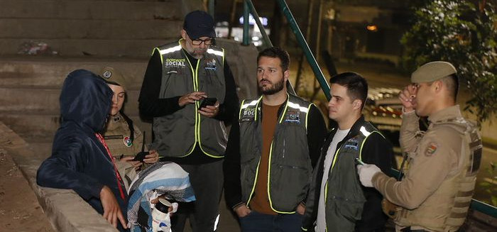 Ação integrada aborda 25 pessoas em situação de rua