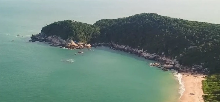 Bombinhas: o Caribe Catarinense com um mar cristalino