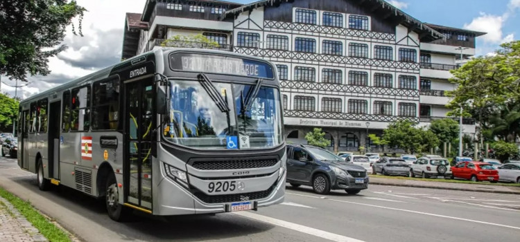 Transporte voletivo de Blumenau pode aceitar PIX e cartões