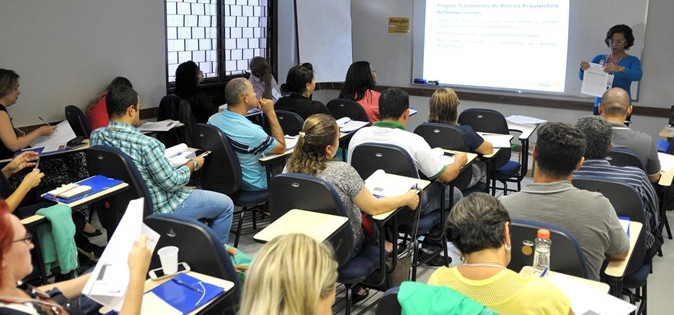 Estudantes da rede estadual voltam às aulas hoje