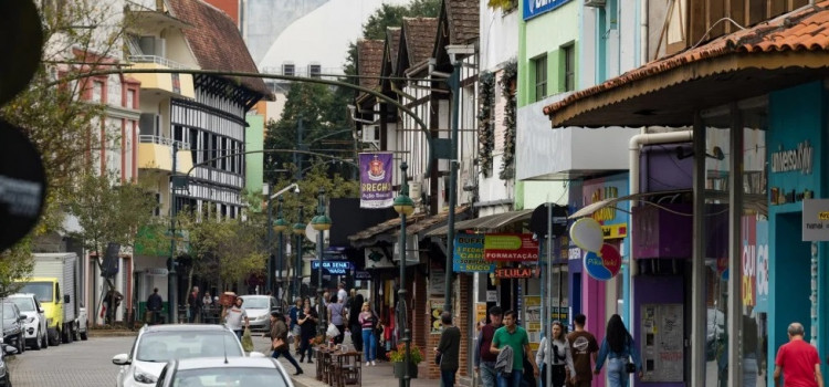 Sindilojas Blumenau orienta funcionamento normal do comércio no carnaval