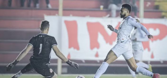 Blumenau vence Hercílio Luz em Tubarão e assume liderança da Série B