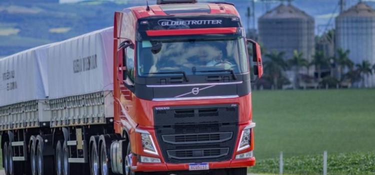 Volvo suspende venda de caminhões